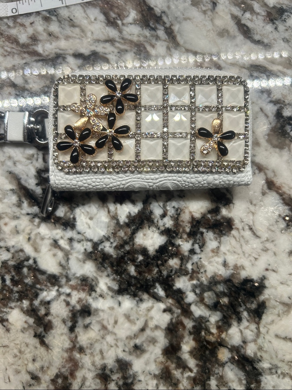 Embellished White Floral Key & Card Holder - Picture 4 of 4